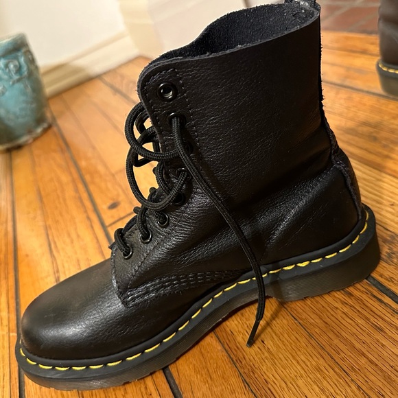Dr.Martin’s 1460 soft leather lace up boots - Picture 5 of 9